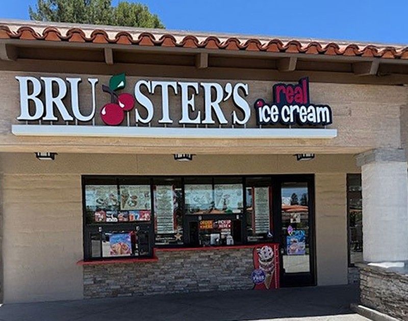 A Bruster's Real Ice Cream storefront